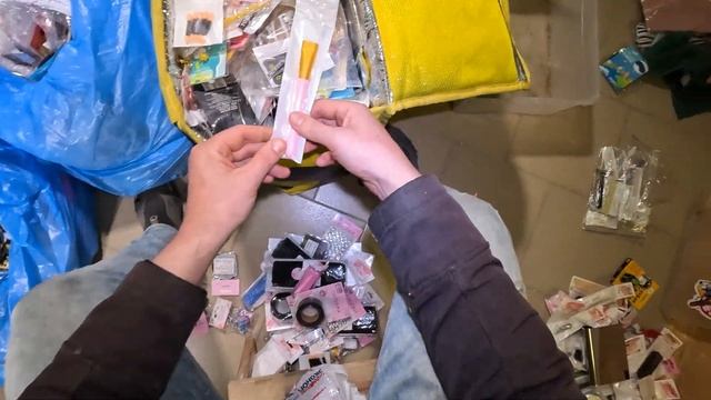 ЛАЗАЮ ПО МУСОРКАМ КРУТЫЕ НАХОДКИ ? НАШЕЛ КУЧУ НОВЫХ ВЕЩЕЙ НА АВИТО ПРОДАЮ МУСОР Dumpster Diving #73
