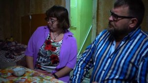 Он тебя целует
