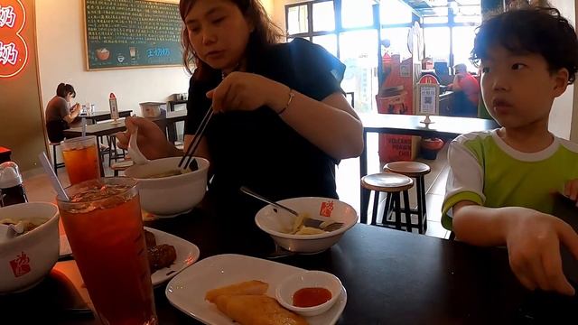 EAT 🇲🇾말레이시아 생활-(판미 편)malaysia Delicious Food Pan mee /GRANDMA ONG 꽉꽉찬 에코보타닉/맛있는 한끼 смотреть онлайн