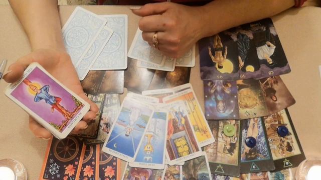 Скучает ли ваш загаданный партнёр. Строит ли планы в отношении вас смотреть онлайн