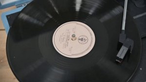 Иосиф Кобзон – А у нас во дворе есть девчонка одна (1962)