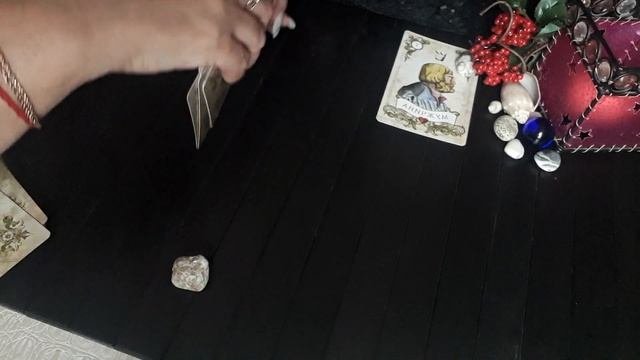 ЧТО ОН ДУМАЕТ О НАШИХ ОТНОШЕНИЯХ. РАСКЛАД ТАРО смотреть онлайн