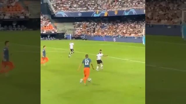 Hakim ziyech amazing goal against Valencia this wee смотреть онлайн