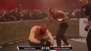 Бой между Сергеем Калининым по прозвищу "Кратос" и Суламбеком Шахгириевым по прозвищу "Алый зверь"