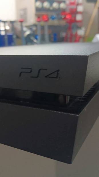 Sony Playstation 4 шумит, греется. Чистка, замена термопасты.