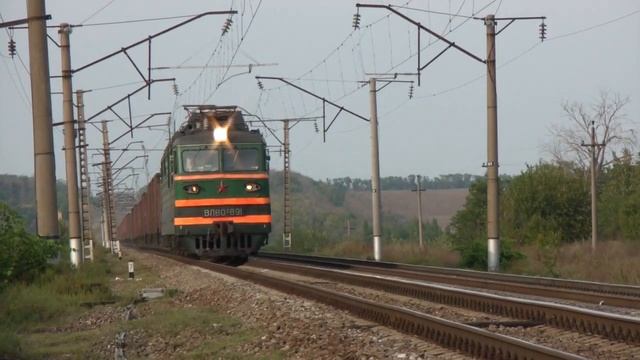 ВЛ80Т-891 с грузовым поездом смотреть онлайн