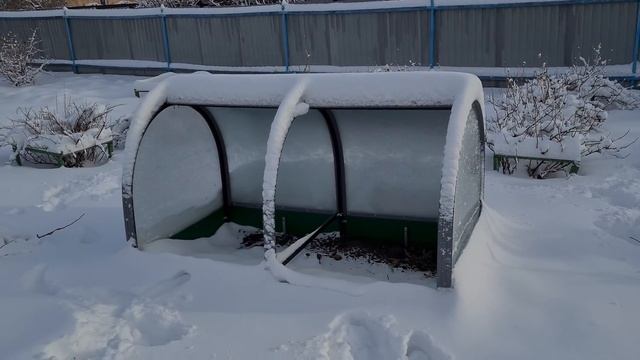 ЧАСТЬ 1.Зимний экспиремент над пластиковым, сдвижным, парником. смотреть онлайн