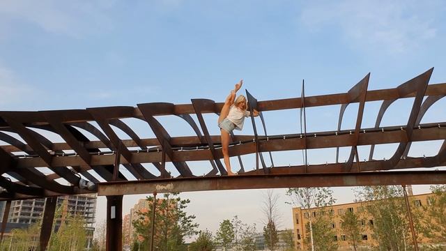 Extreme Stretching in the Park. Contortion. смотреть онлайн