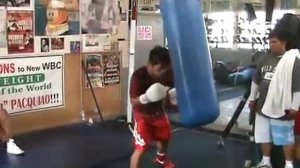 MANNY PACQUIAO WORKS THE HEAVY BAG(360p_H.264-AAC)