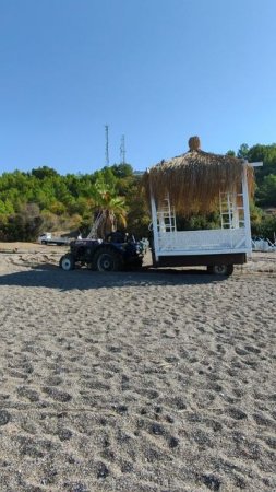 Пляж уезжает.