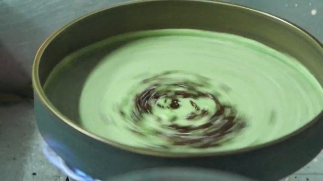 Indonesian Street Food - Pandan Crepe w/ Banana Chocolate Cheese Dessert смотреть онлайн