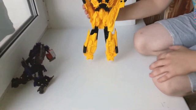 Трансформеры МарсельTV,  Bumblebee против Optimus prime