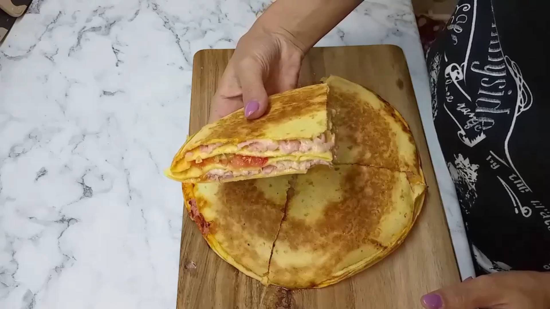Тортилья с начинкой на сковороде. Очень вкусно