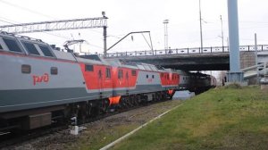 Сплотка из шести электровозов: 5 ЭП2К и электровоз ЭП20-050.