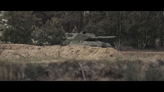 Leopard 1-kampvogne til Ukraine смотреть онлайн