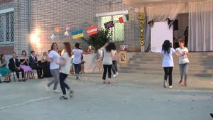 Танец и песня родителей на выпускном