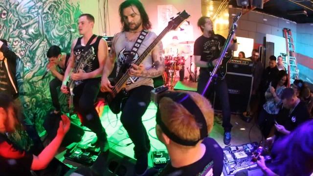 Cain vs Abel - The Long Kiss Goodnight смотреть онлайн