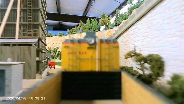 The Camera Train, The 4018 Big Boy with the scale trains water tenders on the SAMRA Layout. смотреть онлайн