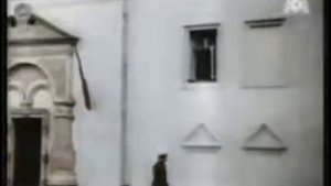 Чуть седой как серебряный тополь, он стоит принимая парад...