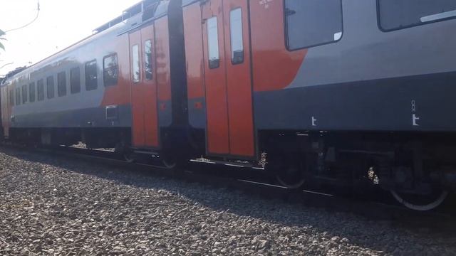 Электропоезд ЭП2Д-0164 Прибывает на станцию Новокузнецк смотреть онлайн