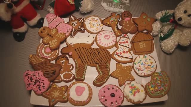 ГОТОВИМ РОЖДЕСТВЕНСКОЕ ИМБИРНОЕ ПЕЧЕНЬЕ | В ГОСТЯХ У АЛИСЫ И ЕГОРА смотреть онлайн