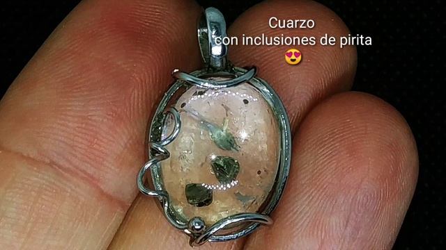 Cuarzo con inclusiones de pirita mineral gema colgante de acero en Madrid смотреть онлайн