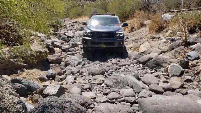 Jeep Cherokee Trailhawk & Toyota Sequoia TRDPro tackle Rock Garden! *Do Not Own Rights To Music* смотреть онлайн