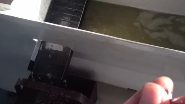 Станок с двумя фрезами для фрезерования шлица у винтов. смотреть онлайн