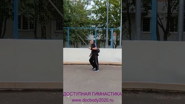 Упражнения с мечом Цзянь на спортплощадке (50)