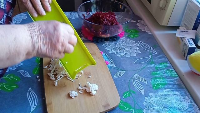 ЛЕГКИЙ, СЫТНЫЙ ОЧЕНЬ ВКУСНЫЙ САЛАТ смотреть онлайн