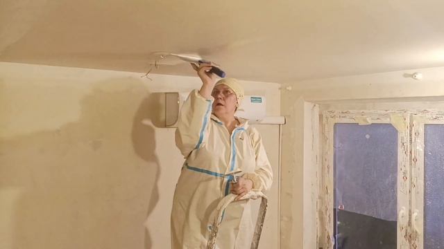 Трещины на потолке по стыку плит, как убрать смотреть онлайн