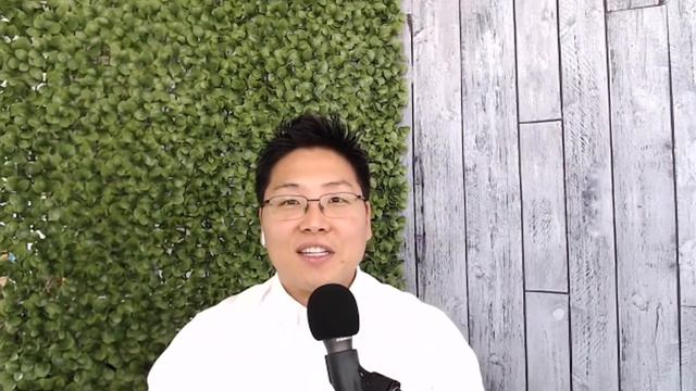 E140 Who We Give Holiday Tips and How Much смотреть онлайн