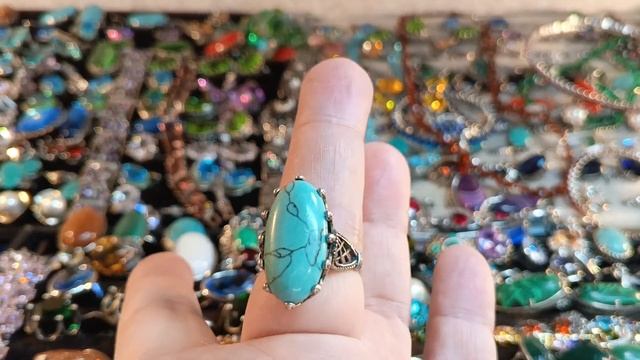 Колечки с камнем серебра и посеребрения натуральных и выращенных .