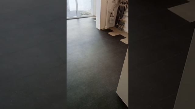 Укладка кварцвинила на клей. #калининград #укладкакварцвинила #напольныепокрытия смотреть онлайн