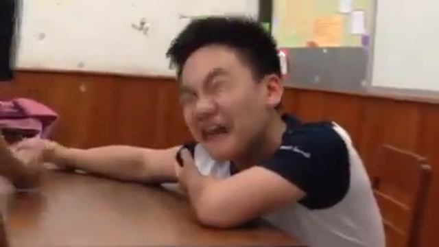 Movie VS Reality [ Arm Wresling ] смотреть онлайн