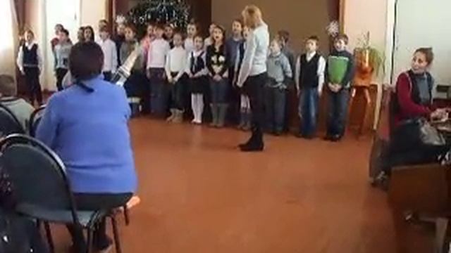 Cîntecul "Mască cine eşti" interpretat de elevii de la Liceul "P. Rareş" смотреть онлайн