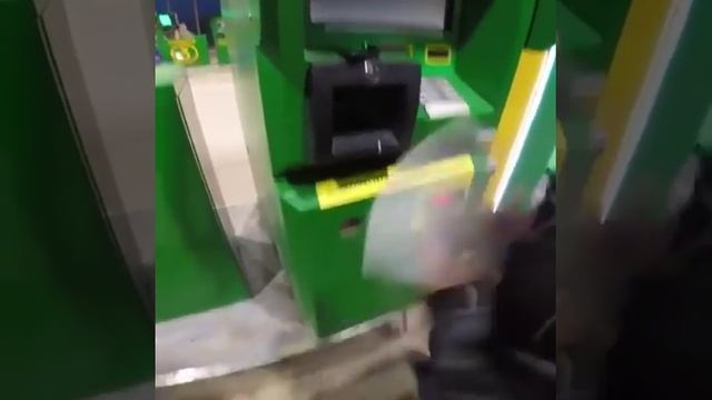 Страшный голос. Терминал на автозаправке испугал парня