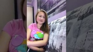 Девушка поет обнуляй