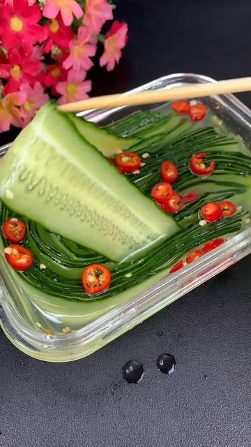 雪碧今年成了美食靈魂 微妙的口味 泡黃瓜 還可以拌麵 雪碧是糖醋效能的發揮