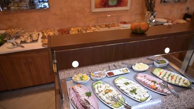 Hotel Iris **** смотреть онлайн