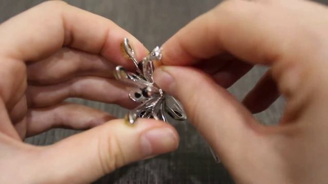 СЕРЕБРЯНАЯ БРОШЬ С ЯНТАРЕМ
