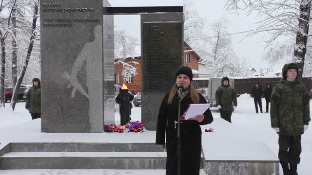 Память не уходит в отставку! Торжественный митинг у памятника воинам-интернационалистам г. Тихвин смотреть онлайн