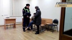 Женщина напала на полицейских