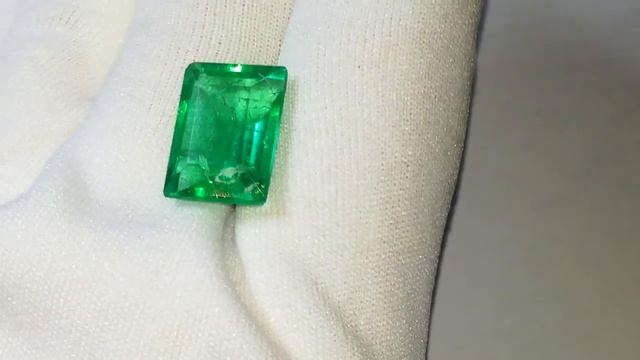 Лабораторный изумруд 9.9 cts 11.85 х 16 х 7.6 мм смотреть онлайн