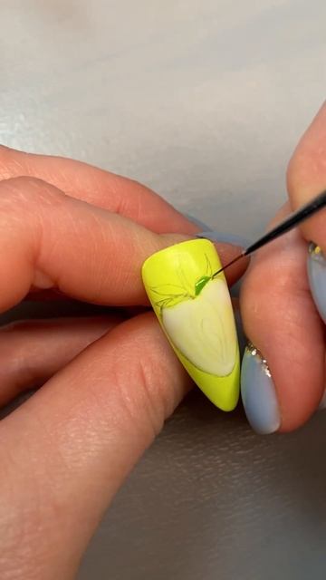 Парень сделал предложение, увидев дизайн на ногтях😏 #nailart #naildesign #manicure смотреть онлайн