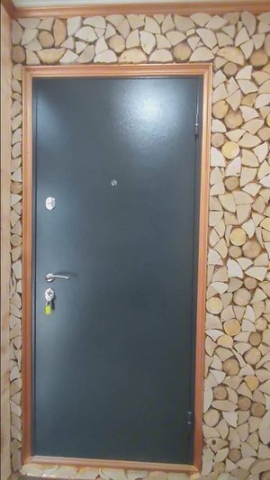 Декор стены из OSB. Отделка спилами дров