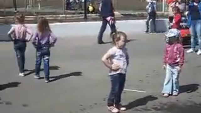 ПЕРВОМАЙ !!! ФЛЭШМОБ. НОВОТРОИЦК.. смотреть онлайн