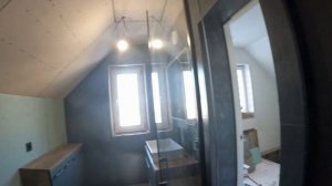 Плитка 60×60 керамогранит в частном доме, душевая зона, ниша, откосы из плитки.