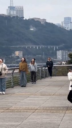 В Китае нашли свой вариант фотографий с Пизанской башней.