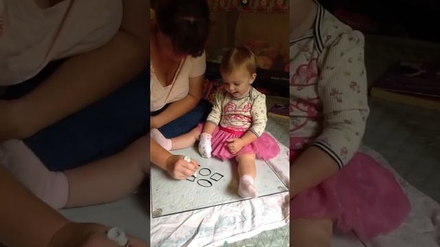 Alena, 15 months old, showing her smarty pants. смотреть онлайн